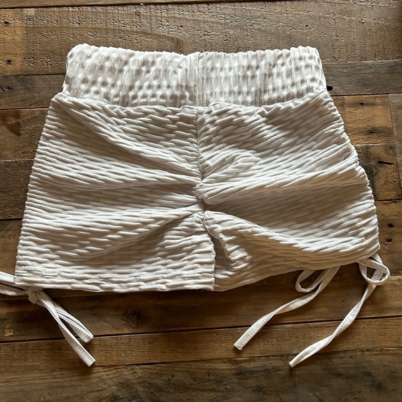 Scrunch shorts - Picture 2 of 2